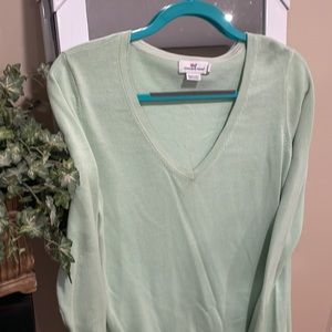 VINEYARD VINES SWEATER SIZE MEDIUM